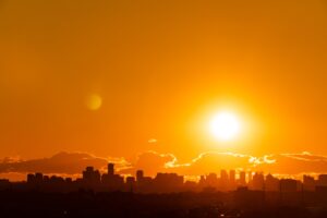 Sunset,Cityscape.,Evening,Clouds,And,Sun,In,The,American,City.