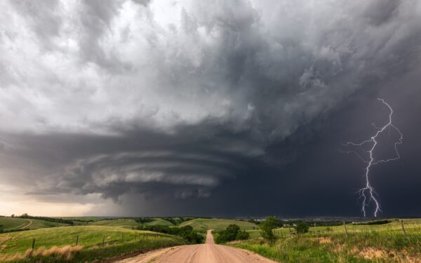 Gewitter und Superzellen: Wie Sie sich bei plötzlichen Unwettern richtig schützen